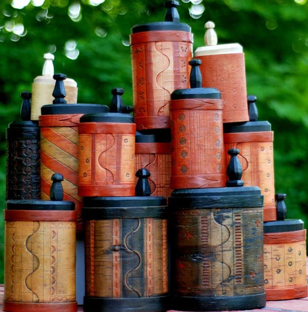 Fantastiska näverburkar av slöjdaren Ramon Persson, som också deltar i utställningen i Hudiksvall. (Foto Ramon Persson/Svensk Slöjd)