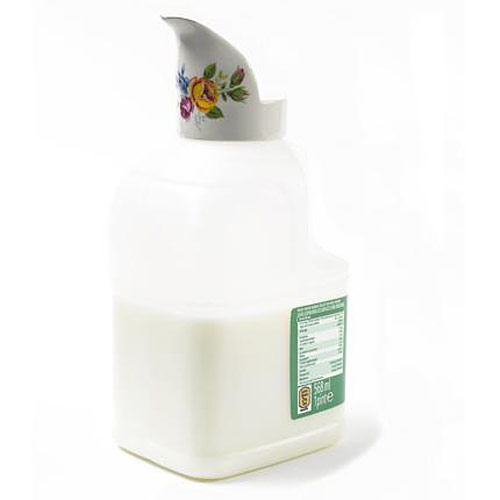 Mjölkpip gör allt hällande så mycket finare! Pip i keramik av Louise Graham. (Foto 