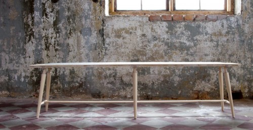 Bänken Nyboda helt i naturmaterial, nytt från Lars Gustavsson. (Foto Lars Gustavsson)