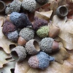 Ekollon med fodral, av Knitting Iris. (Foto via Crafting A Green World via Flickr Creative Commons)