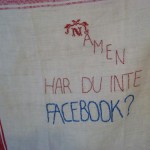 Den nya slöjden är konstant uppkopplad - alltid verbal och alltid diskussionslysten! Broderiet Nämen har du inte facebook av fd studenten vid Recycle Designutbildningen Lotta Pärn ingår i mitt föredrag ikväll. (Foto Lotta Pärn)