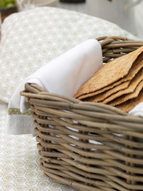 Mönster, band och spetsar i fin kombination från Shyness. (Foto Shyness)