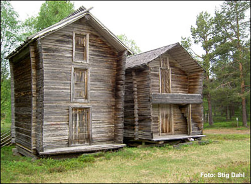 Härbre, Tärendö Norrbotten Tärendö hembygdsgille; tvåvåningshärbre i Tärendö Norrbotten, från 1800-talet. (Foto Stig Dahl)