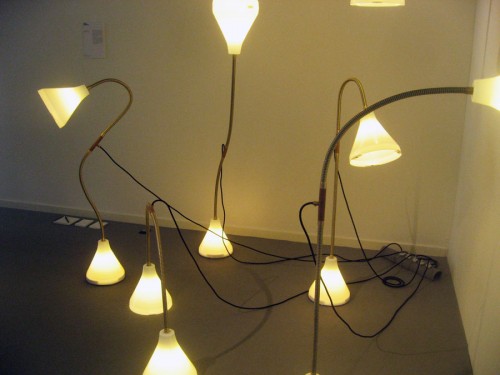 Varför behöver en lampa ha en fot? Precis. Gustav Carlberg. (Foto Kurbits)