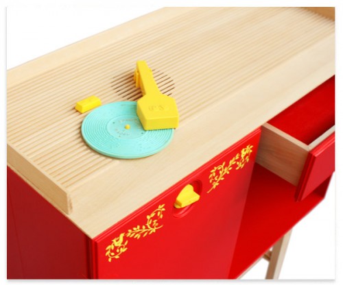 Plastic Nostalgia, Raw Edges. (Foto www.raw-edges.com)