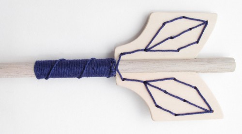 Senaste piltillskottet - med broderier och garn. (Foto http://redjetwhistle.blogspot.com)