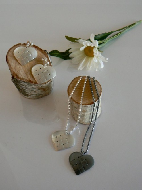 kurbits Flätade hjärtan! I matt eller oxiderat silver, av Susanne Burelo. (Foto http://susanneburelo.com