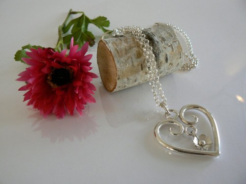 kurbits Kurbitssmycke av Susanne Burelo. (Foto http://susanneburelo.com