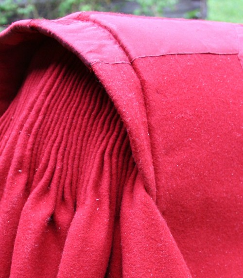 Detalj av modern folkdräkt, Sätergläntan. (Foto Sätergläntan)