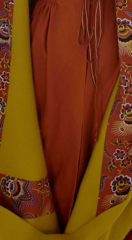 Detalj av modern folkdräkt, Sätergläntan. (Foto Sätergläntan)