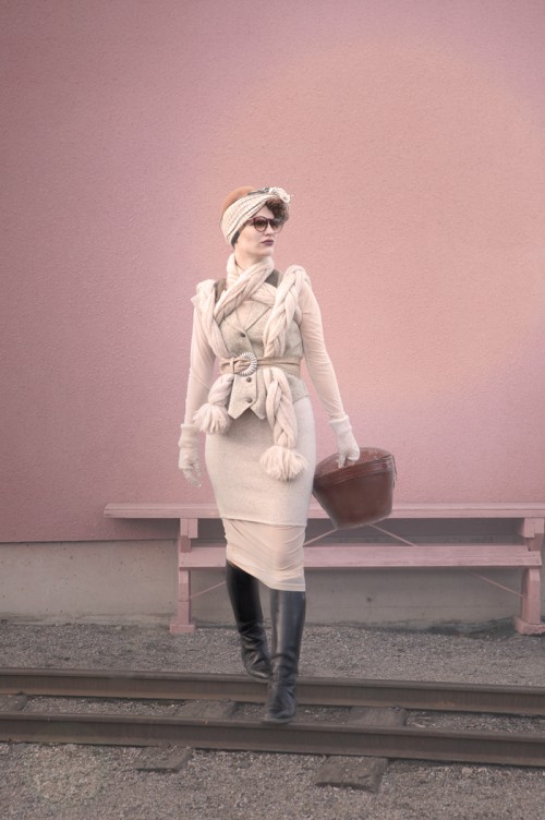 Halsduken Ida, kjolen Beata. (Foto Heart of Lovikka)