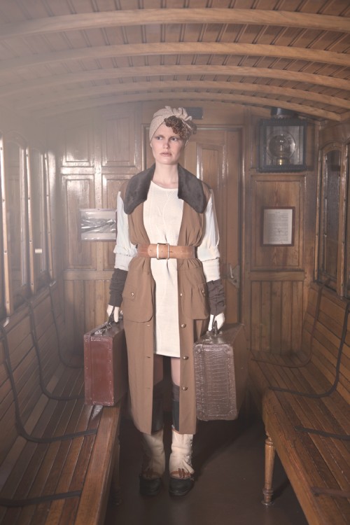 Resklar i klänningen Siri. (Foto Heart of Lovikka)