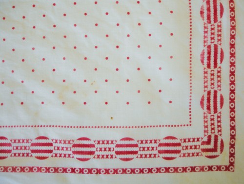 Med en diger egen samling har Ingrid Herrdin skapat mönster från gamla huvuddukar. (Foto Ingrid Herrdin)