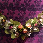 Ett exempel på Birgit Linderoths förgängliga slöjd, en torkad vaxad blomstergirland. (Foto Kurbits)