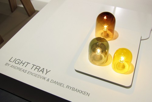 Bra idé! Från Andreas Engsvik och Daniel Rybakken för Asplunds. En bricka med ljus - häpp! (Foto Kurbits)