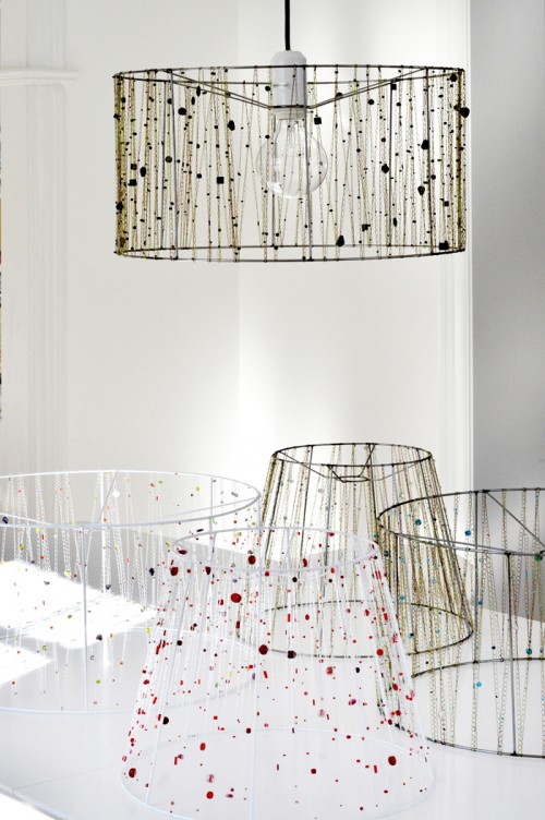 lampor Liksom vackra lampor och smycken. Spännande mix av material i båda. (Foto Lina Wirgård)