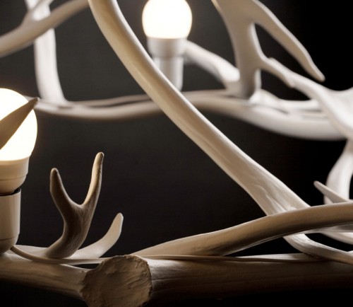 Detalj av takkrona i renhorn, från Miessi. (Foto Miessi Design)