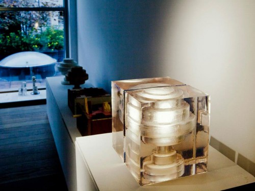 lampa Jag hittade fler utställare på Design House Stockholms facebooksida, tyvärr vet jag inte vem som gjort den här spännande lampan... (Foto Design House Stockholm)