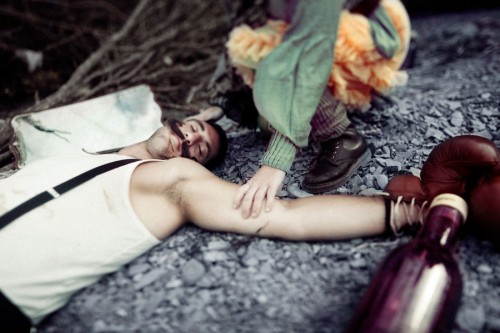 ponpon En nödlandning som hette duga, gör att förlisningen är ett faktum...åh, jag hittar på...men i bilderna finns faktiskt en hel del av Ponpons produkter, kolla själv! (Foto Ponpon)