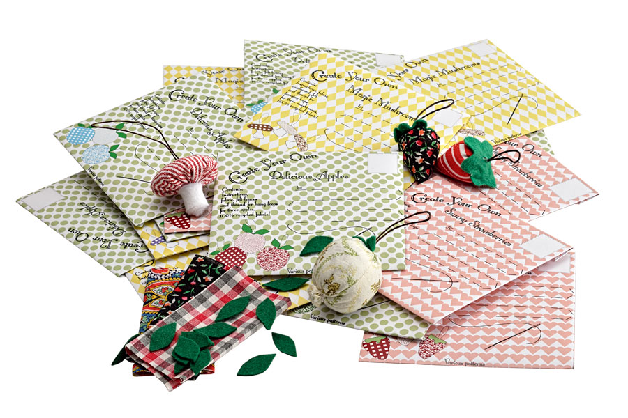 Materialkit från Wendinskan att göra själv, små hängen av återbrukat tyg. (Foto Peo Quick)