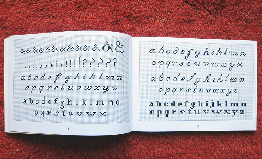 Märkboken innehåller klassiska bokstäver och siffror... (Foto Kurbits)