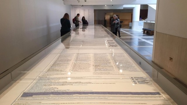 13 meter Magna Carta broderi. (Foto ITV News)
