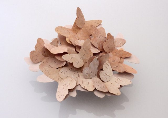 Halsband i näver! Hur fint som helst ju - av finska Inni. (Foto Inni Pärnänen)