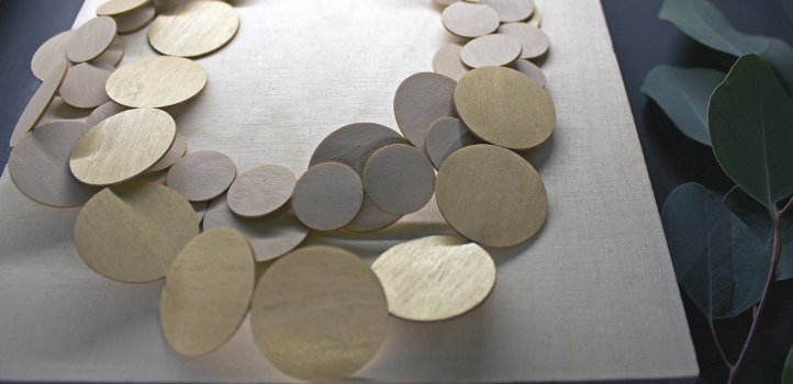 Näver, trä och läder i finform från finska Inni