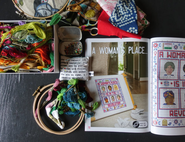 A womans place is in the revolution - korsstygnsmönster ur X Stitch Mag, utgiven med tema revolution. Design Pyrodopins. (Foto Uppslag ur tidningen Kurbits)