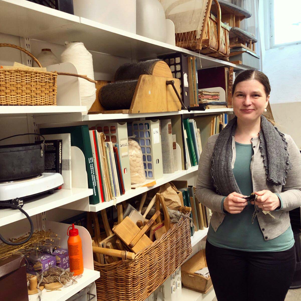 Cecilia Aneer är lektor i textilvetenskap och visade mig runt i lokalerna på Uppsala Universitet. (Foto Kurbits)