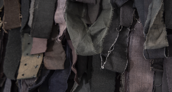 Se Svart Rya av Pasi Välimaa – just nu på Röhsska museet!